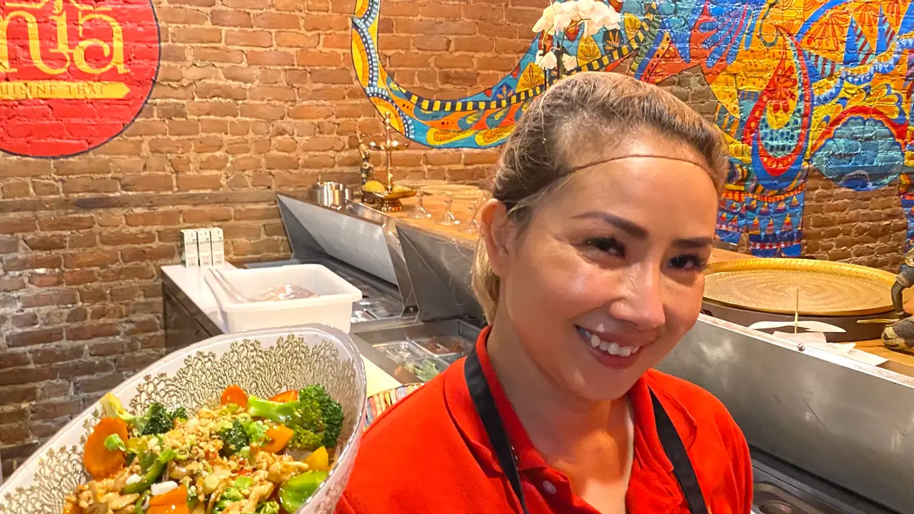 Happy MIA....the Chef of Authentic Thai Cuisine! - Mai Thai Cuisine, Montréal, QC
