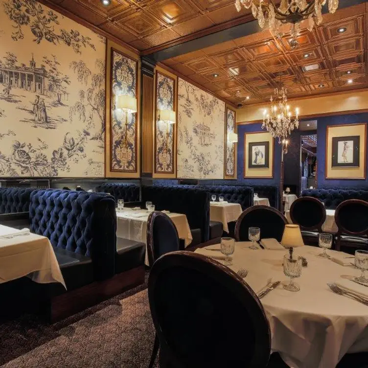 Main Dining Room right side - The Alcove Restaurant & Lounge, Mount Vernon, OH