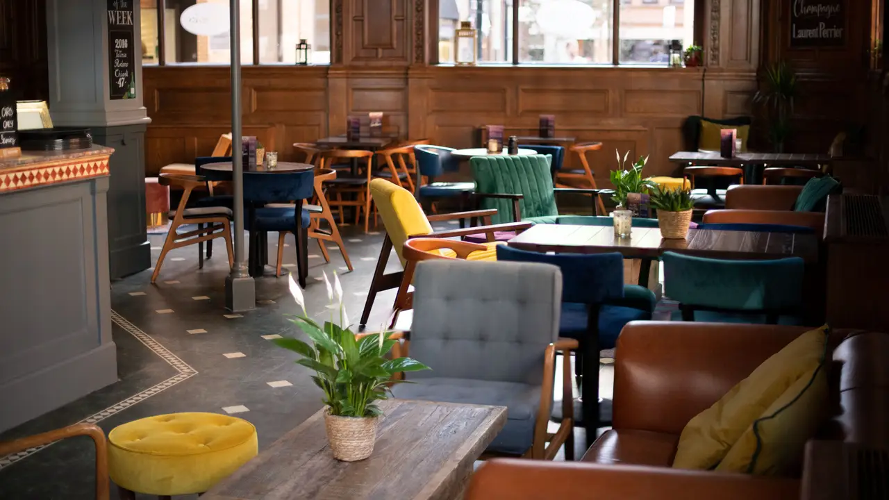 Seating  - Jamies Ludgate Hill, London, Blackfriars