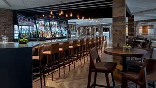 Una foto del restaurante Iron & Ivy