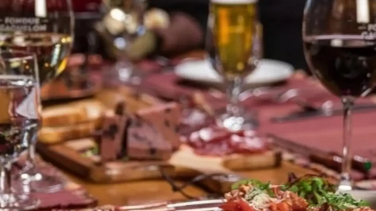 Resto Bar Fondue Caquelon, McMasterville, QC