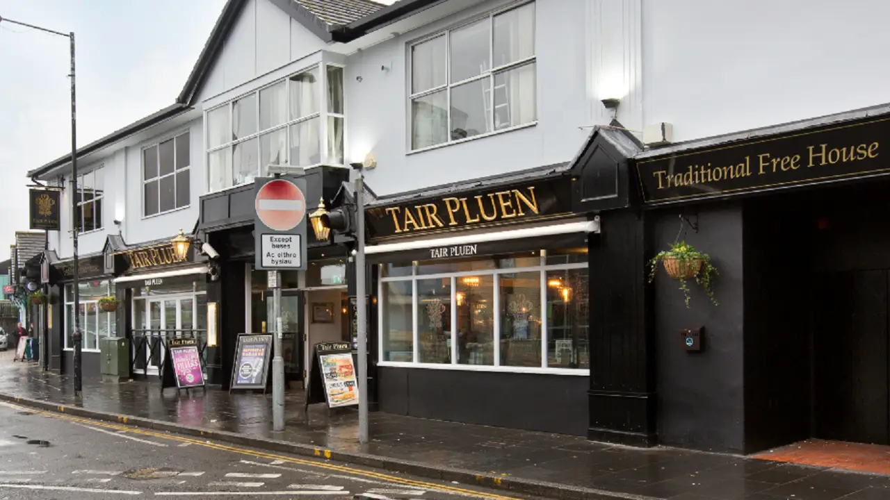 Tair Pluen Bridgend, Bridgend, Mid Glamorgan