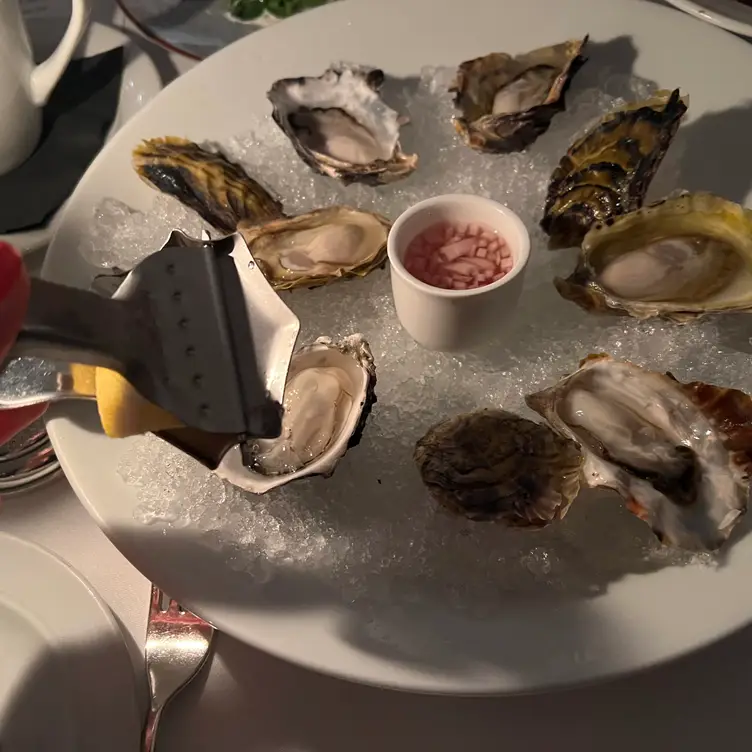 Bishop's, Vancouver, BC