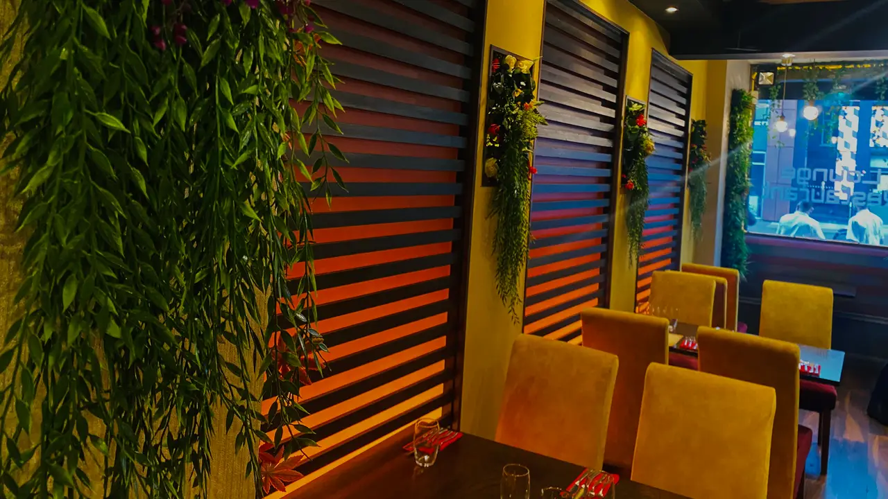 Asian restaurant in city centre next to city hall - Gong, Belfast, Belfast
