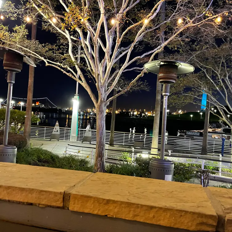 Gladstone's Long Beach, Long Beach, CA
