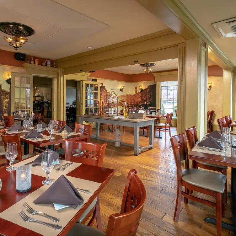 Avellino, Sturbridge, MA
