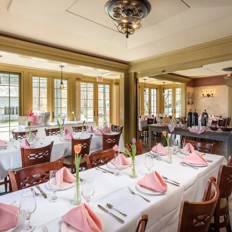 Avellino, Sturbridge, MA