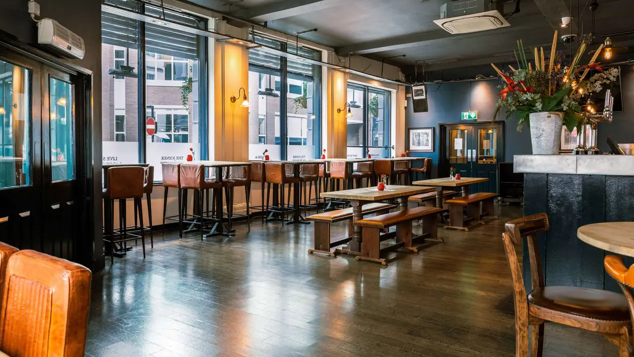 The Joiner on Worship, London, Greater London