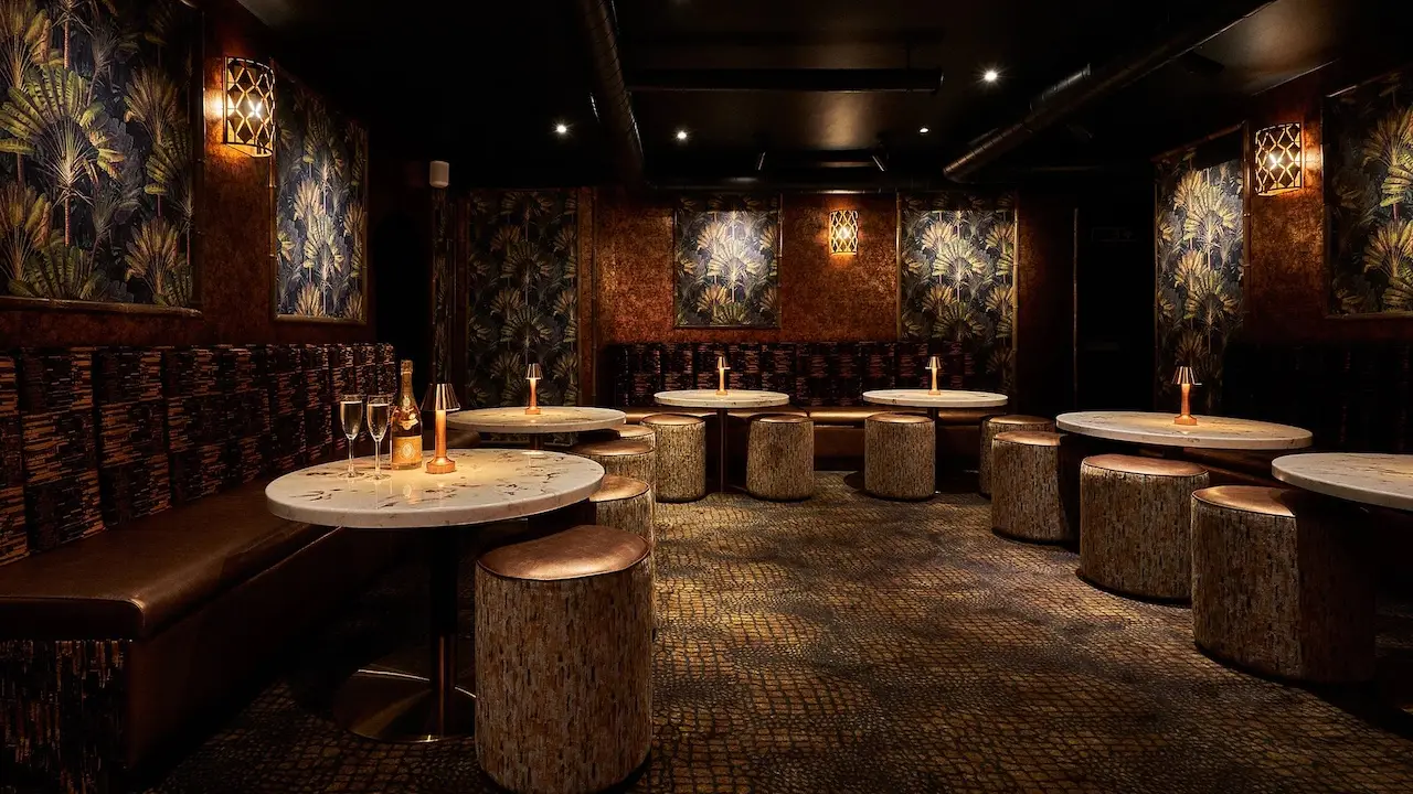 Amici Lounge Bar & Restaurant, London, Greater London