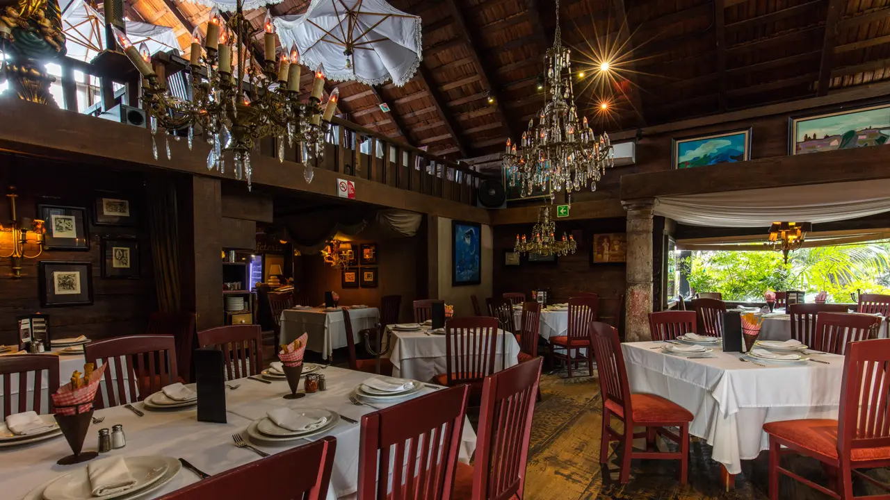 Restaurant Bar Emiliano's Carnes, Pastas y Vino, Morelia, MIC