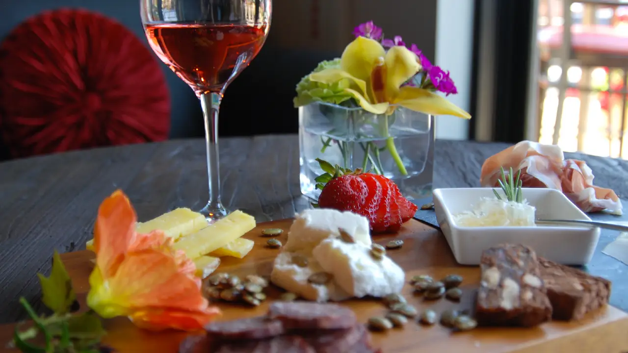 Spicy Vines Tasting Room, Healdsburg, CA