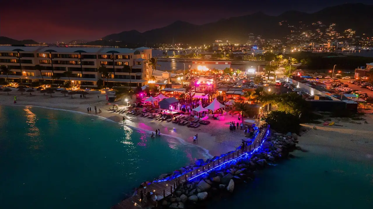 Roxxy Beach, Cole Bay, Sint Maarten