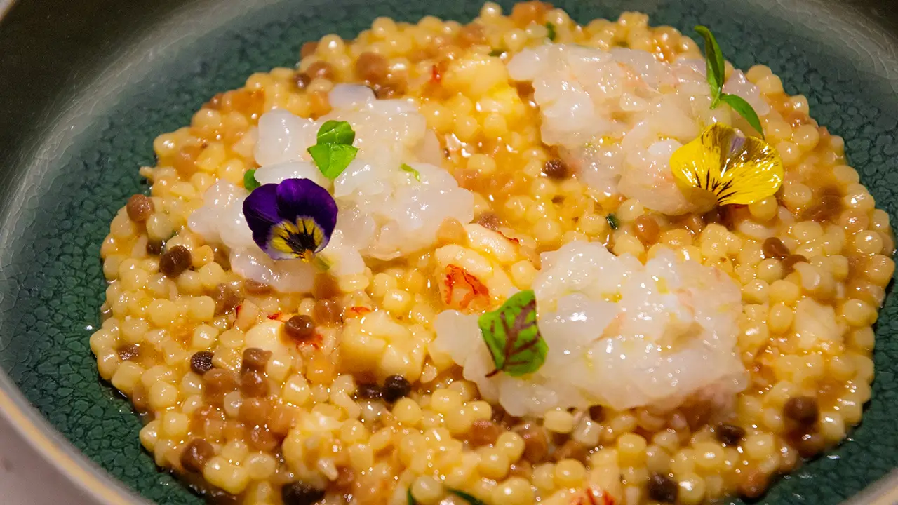 Fregola risottata con tartae di scampi - Incontro Restaurant & Drink, Milano, Citta Metropolitana di Milano