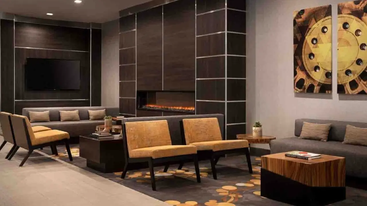 DT Lounge, Visalia, CA