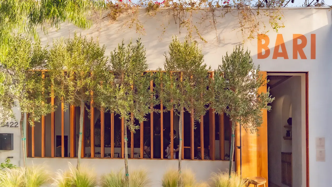 Chic neighborhood spot for small plates &amp; drinks - Bari, Los Angeles, CA