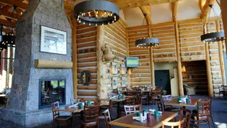Una foto del restaurante On the Green Bistro at the Rocky Crest Golf Club
