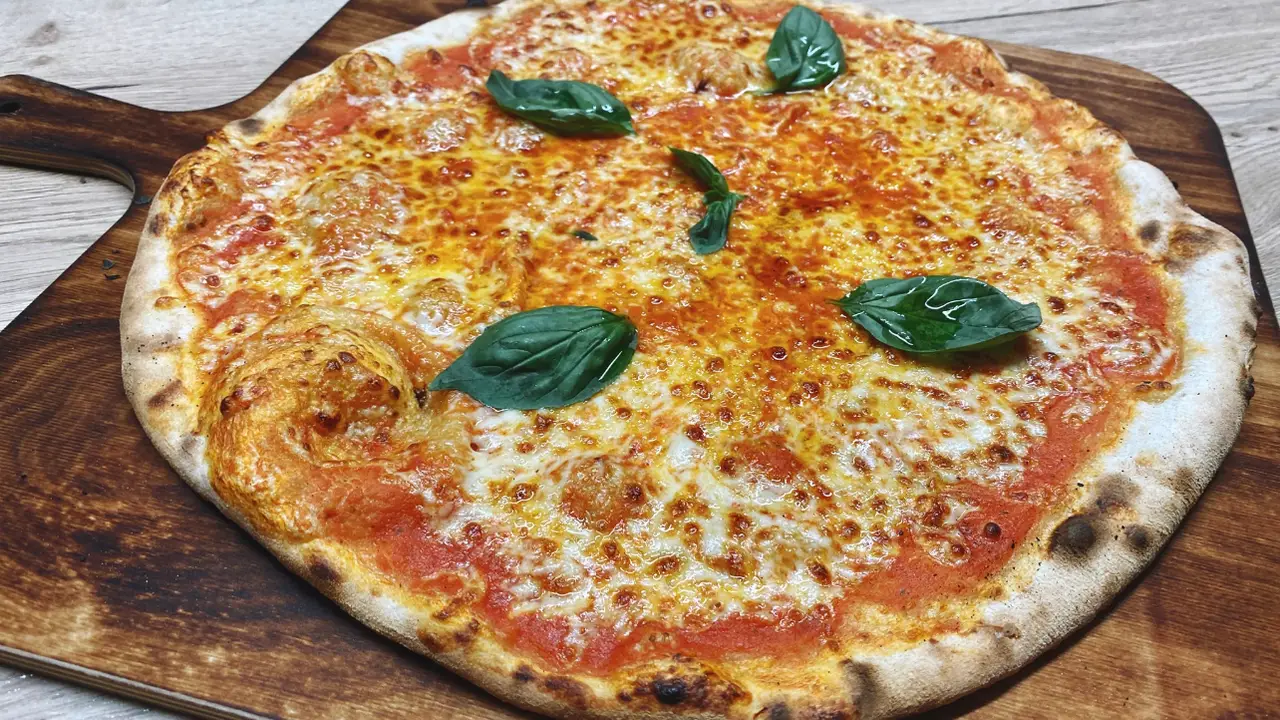 Pizza aus dem Steinofen  - Bella Ciao Schortens, Schortens, NI