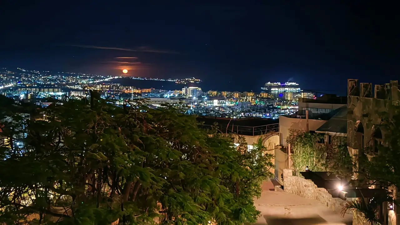 Luna Italiana, Cabo San Lucas, BCS