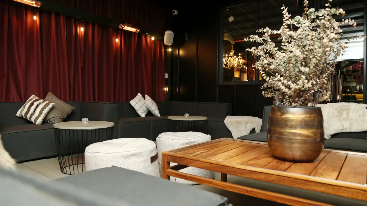 Rozu at The Corin, London, Greater London