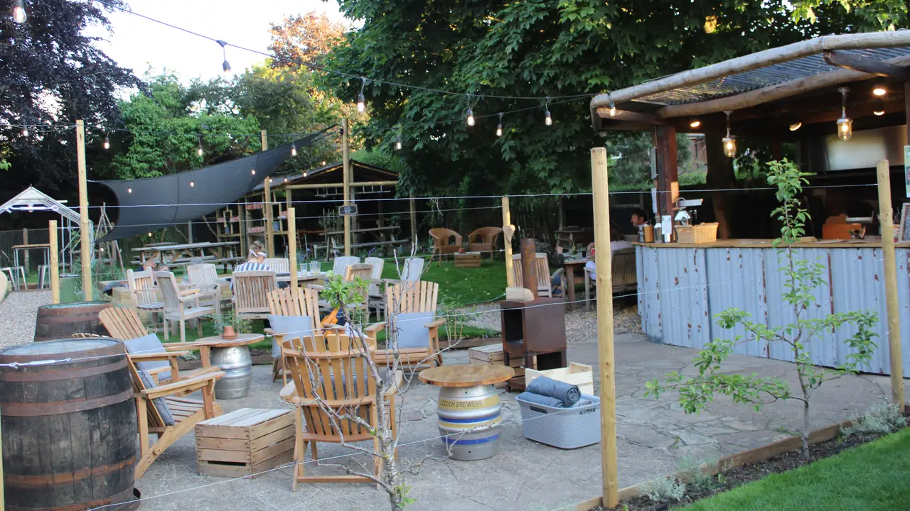 Outdoor garden area - The Baskerville, Henley-On-Thames, Oxfordshire