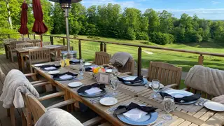 Una foto del restaurante The Compass Room at True North Golf Club