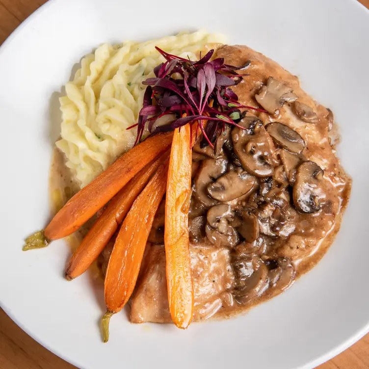 Pollo marsala - Bugatti's Ristorante, West Linn, OR