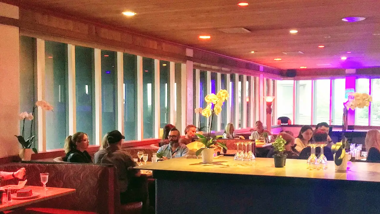 Urban Kitchen & Lounge Monterey, Monterey, CA