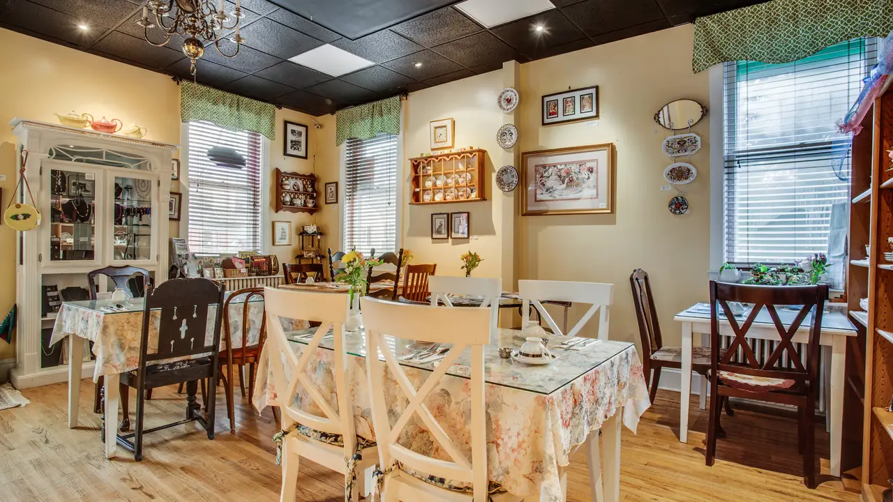 Crest Hill Antiques & Tea Room, The Plains, VA