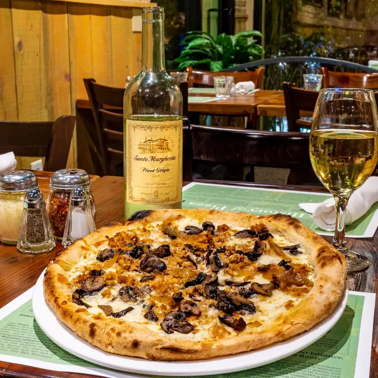 Piero's Pizzavino, Palm Desert, CA