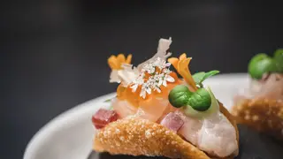 Una foto del restaurante Taku im Excelsior Hotel Ernst