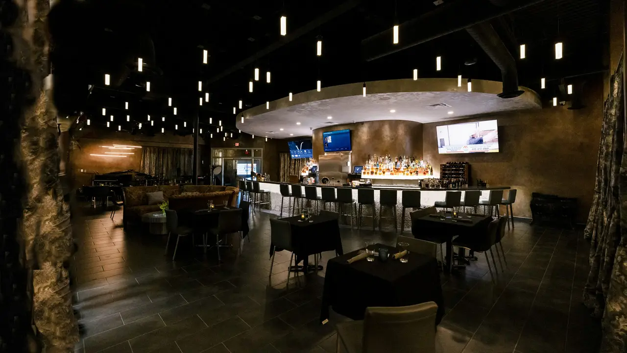 Main dining area - The Vault at Casady Square, Oklahoma City, OK