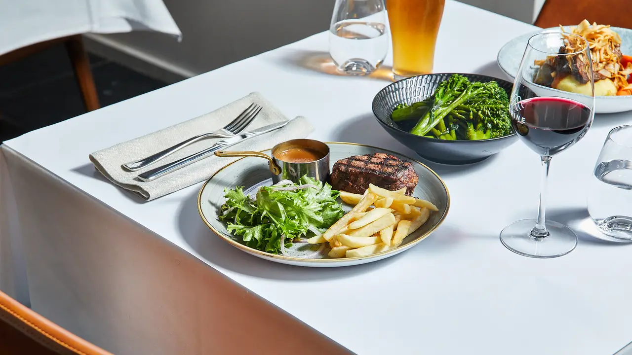 Marine Hotel Steak Dining Beer Red Wine Parma - The Marine Hotel AU-VIC Brighton