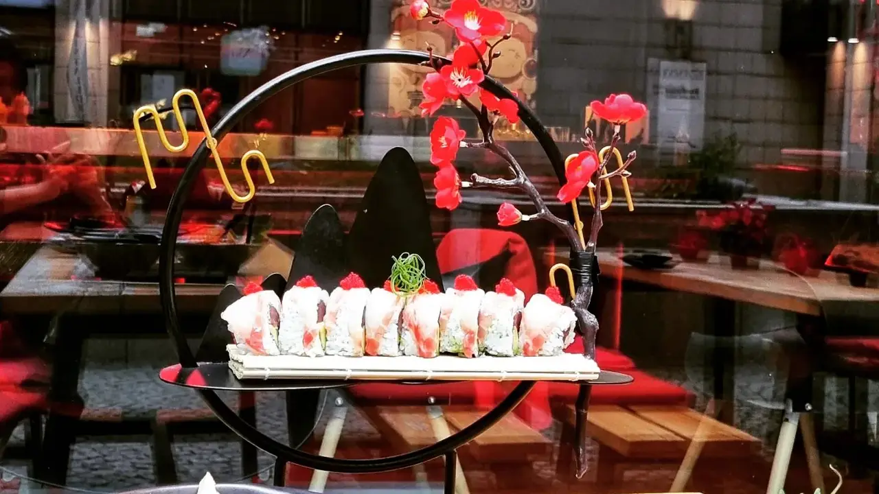 SUSHI XENG IN ANGER BLOCK INNENHOF, München, BY