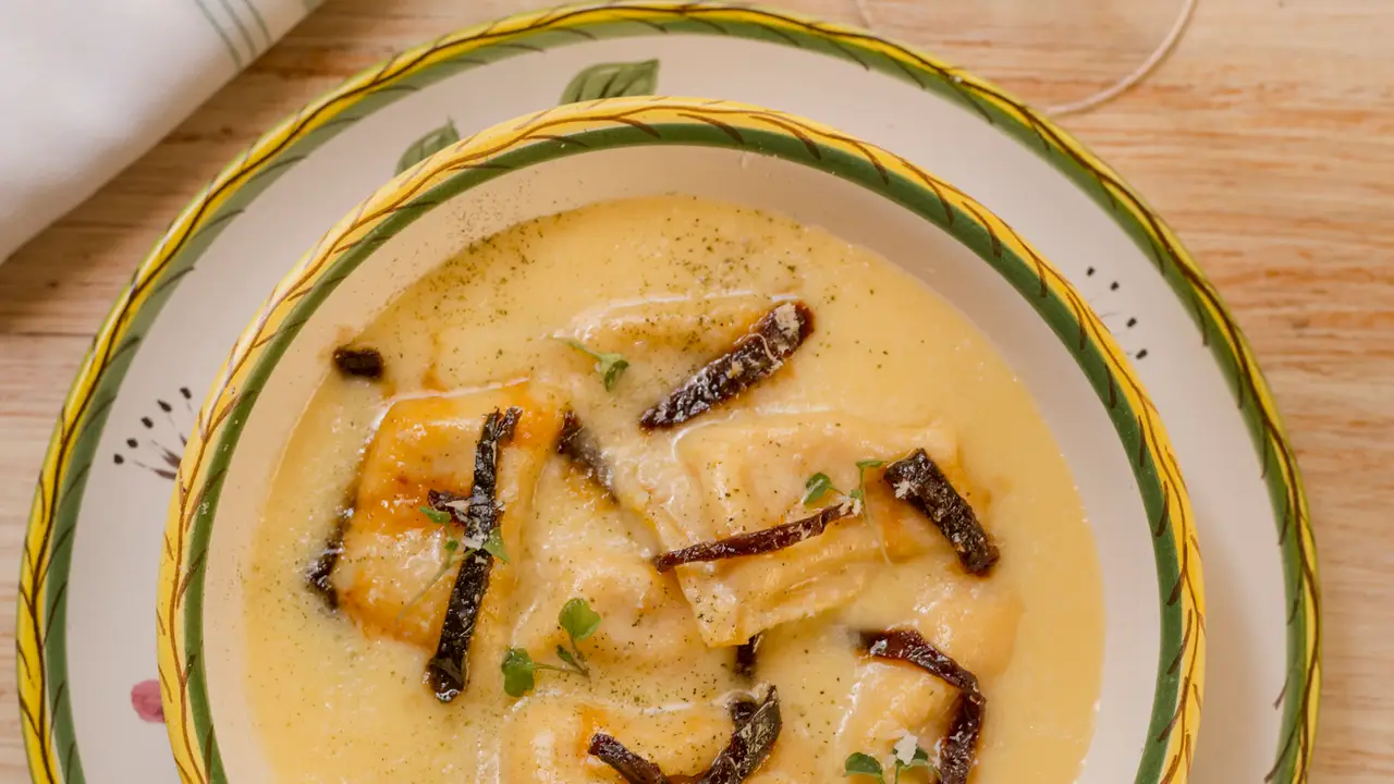 ravioles de calabaza moscada con salsa de azafrán - Marsala Cocina con Acentos, San Miguel de Allende, GUA