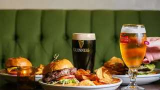 Una foto del restaurante James Joyce Irish Pub and Restaurant
