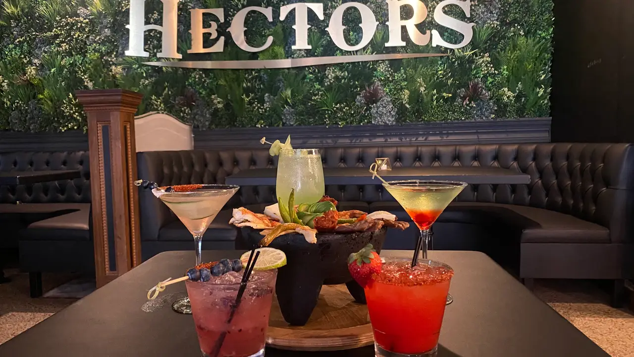 MEXICAN KITCHEN SEAFOOD + BAR - Hector's on the Circle, Orange, CA
