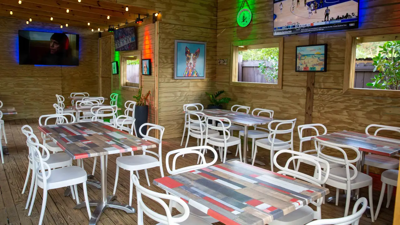 De Varona Cafe gran ambiente para toda la familia - De Varona Cafe, Guaynabo, PR