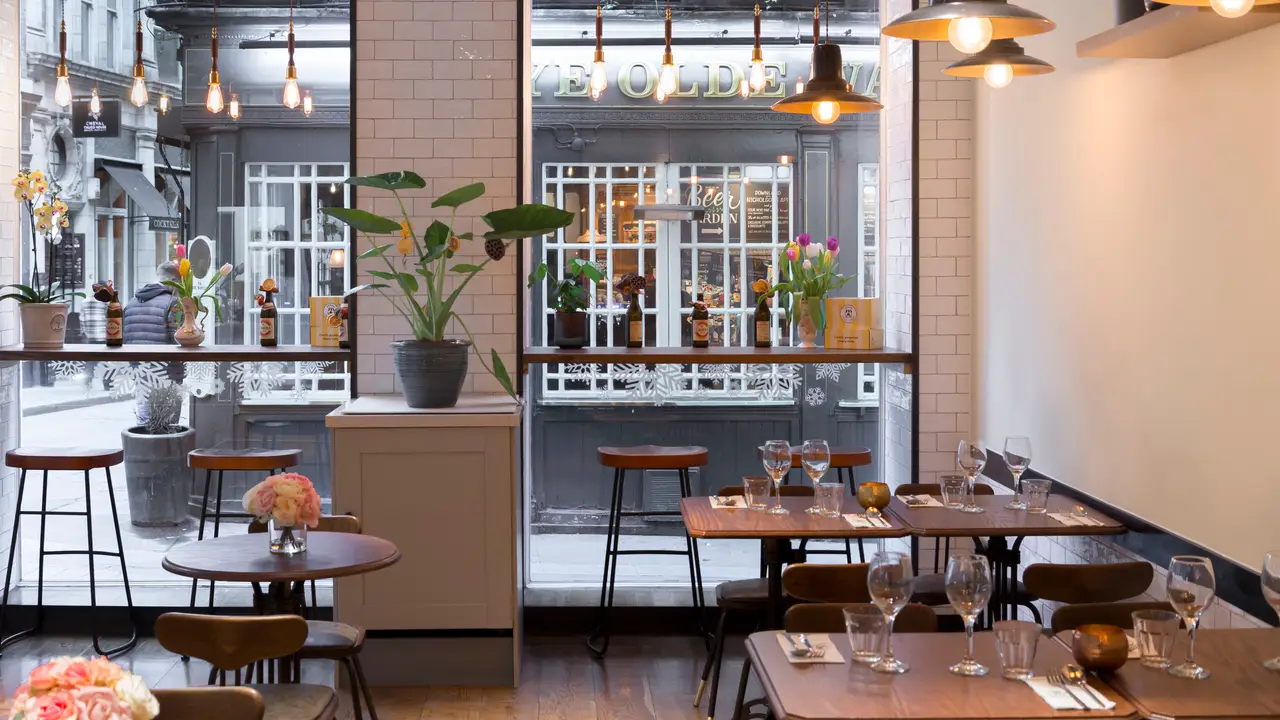 Urban Food Court Dining Room - Urban Food Court, London, Greater London