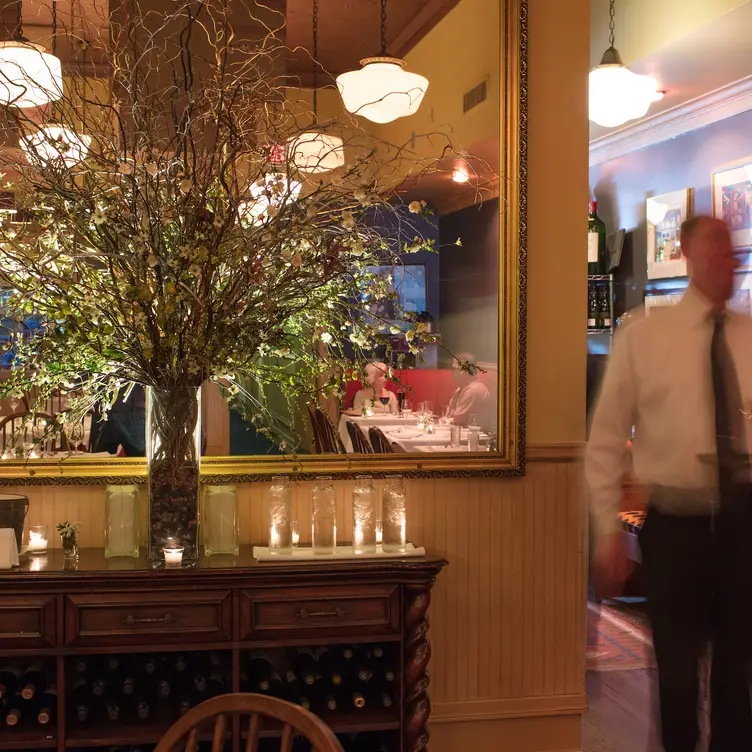 Dining Room - Alexander's - Roanoke, Roanoke, VA