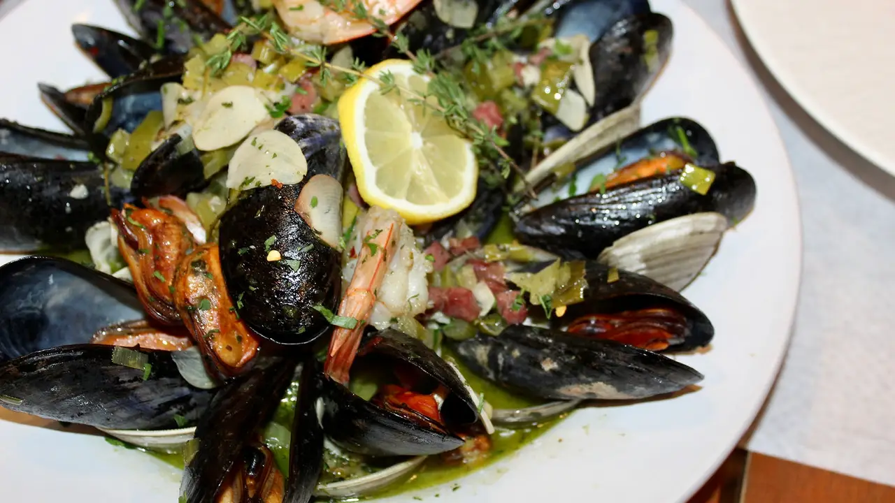 Barona Bay Restaurant & Bar, Hampton Bays, NY