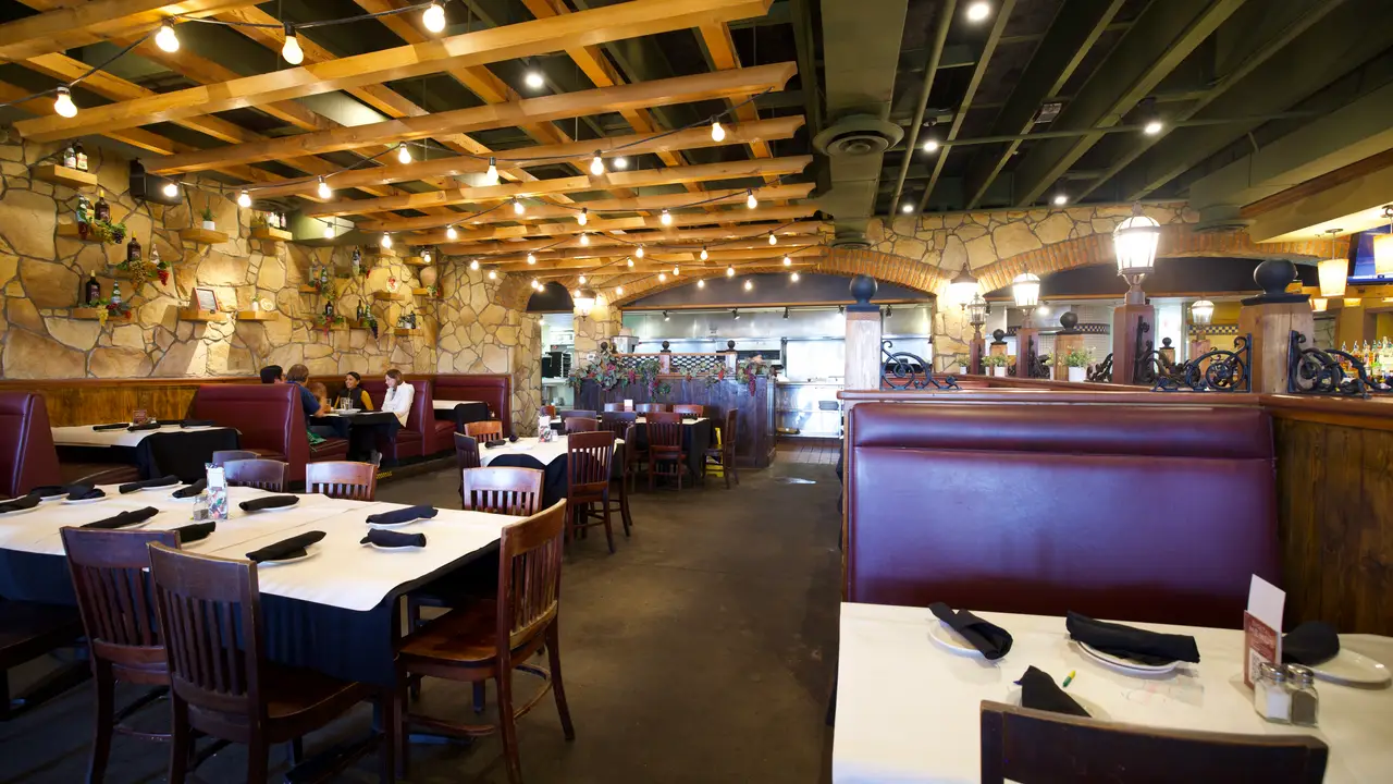 Restaurant Profile Photo - Romano's Macaroni Grill - Bakersfield, Bakersfield, CA