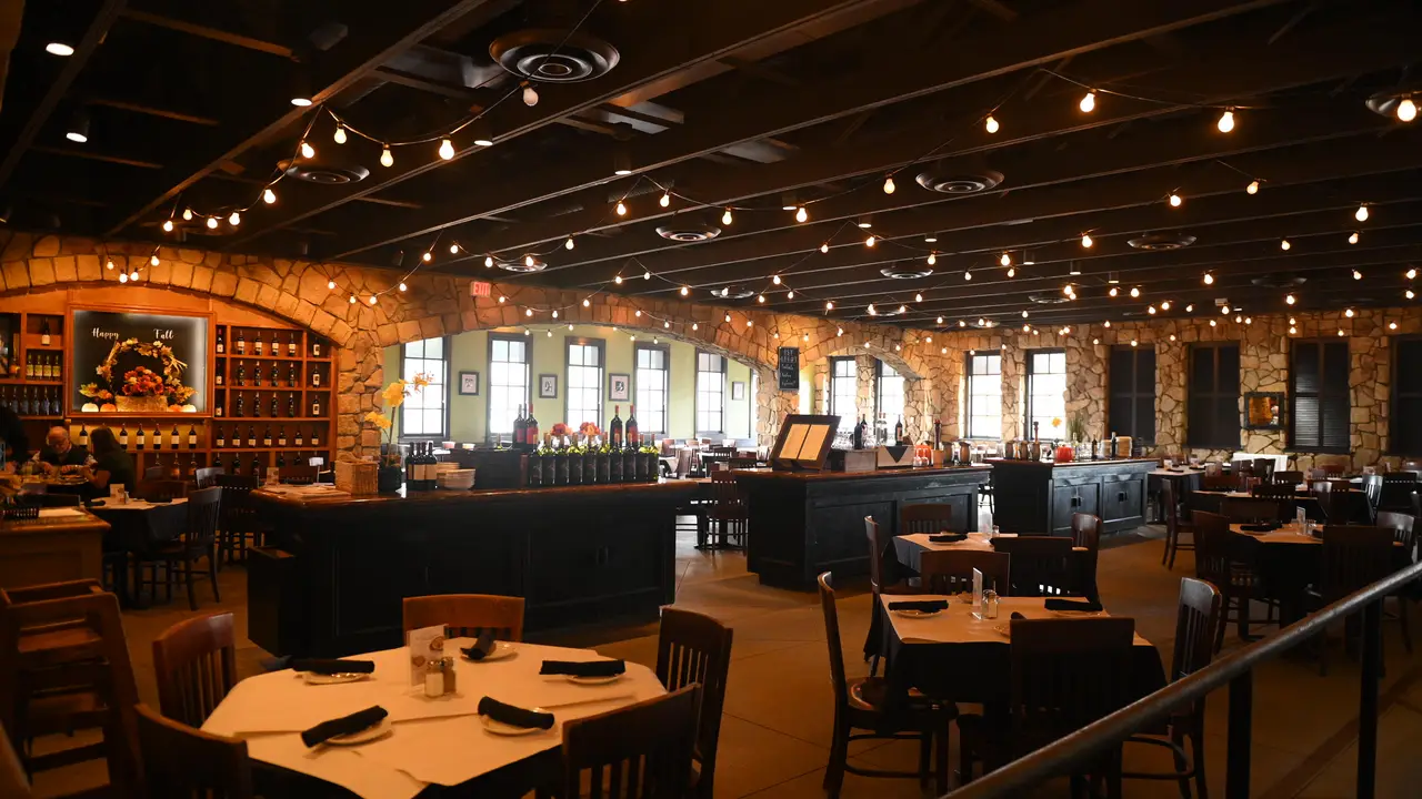 Restaurant Profile Photo - Romano's Macaroni Grill - Strongsville, Strongsville, OH
