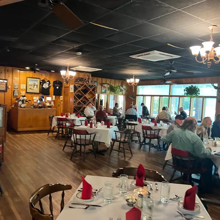 Poor Boy's Riverside Inn, Broussard, LA