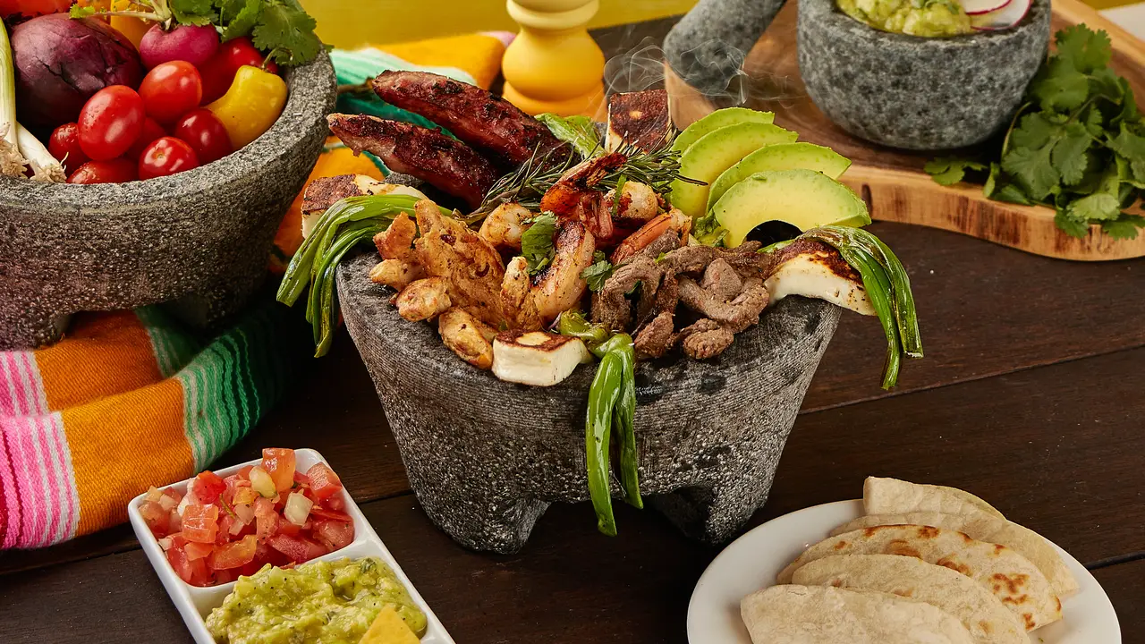 Mixed Molcajete - Kalin's Mexican Cuisine, Palm Beach, Noord