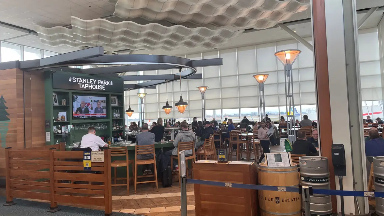 Stanley Park Taphouse, Vancouver International Airport - Domestic, Gate B12, Richmond, BC