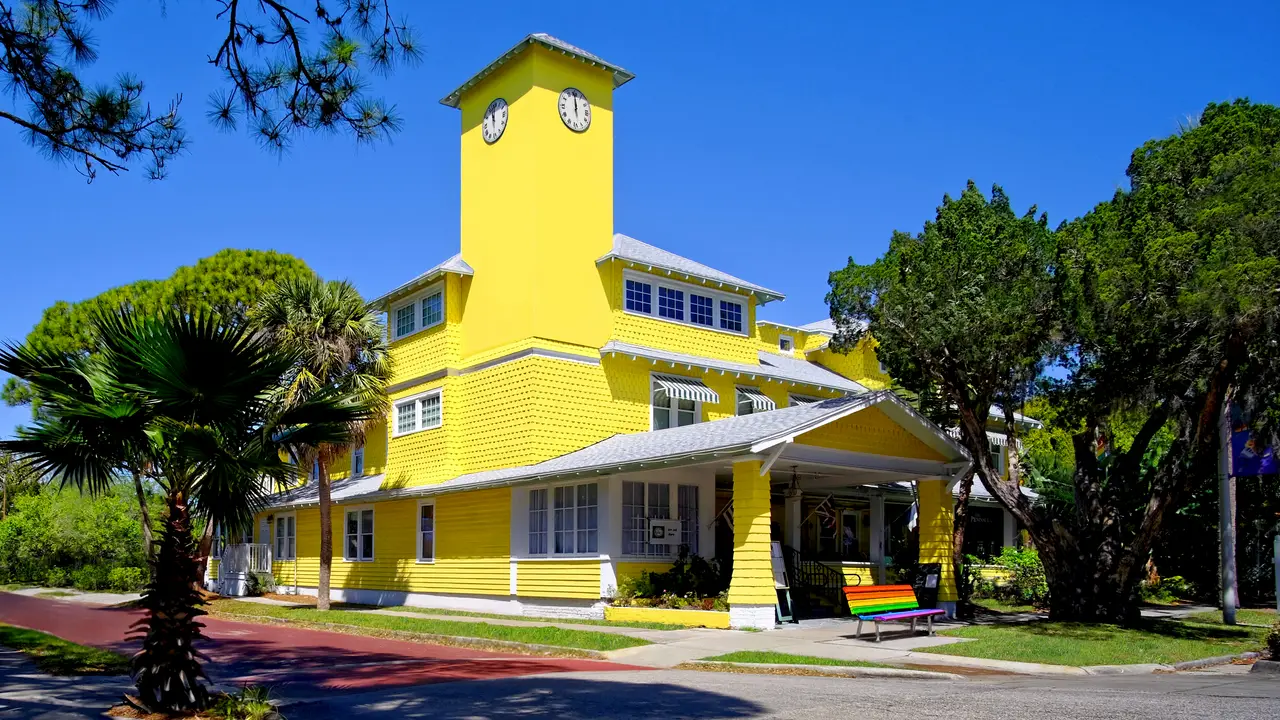 Classic cocktail bar + Kitchen - Peninsula Cocktails + Kitchen, Gulfport, FL