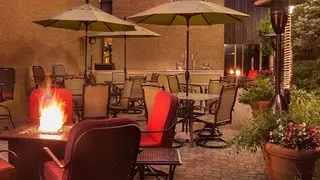 A photo of Riverfront Grill at the Hilton Northbrook restaurant