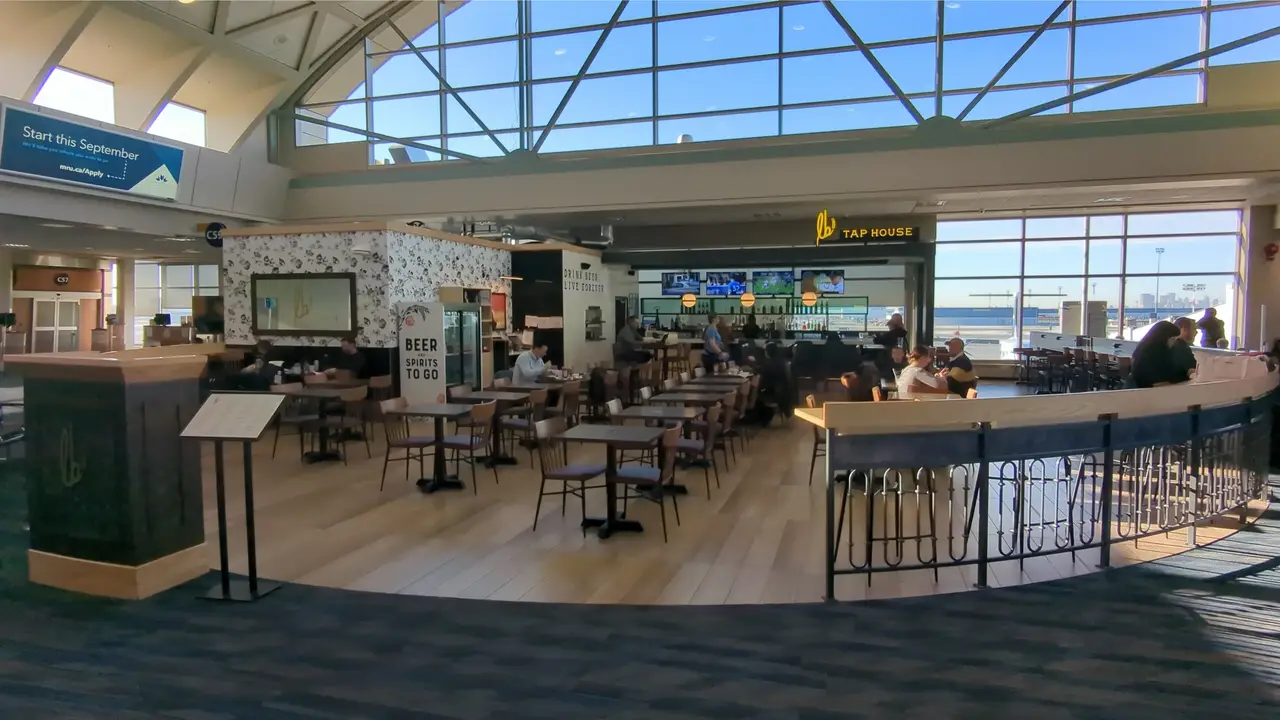 LB Taphouse, Calgary International Airport - Concourse C, Gate 58, Calgary, AB