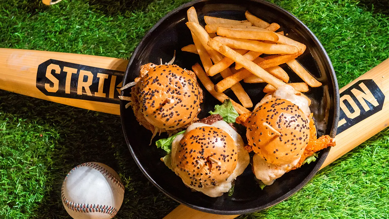 Sports bar con simuladores de baseball. - BATBOX - SAN PEDRO, Monterrey, NLE