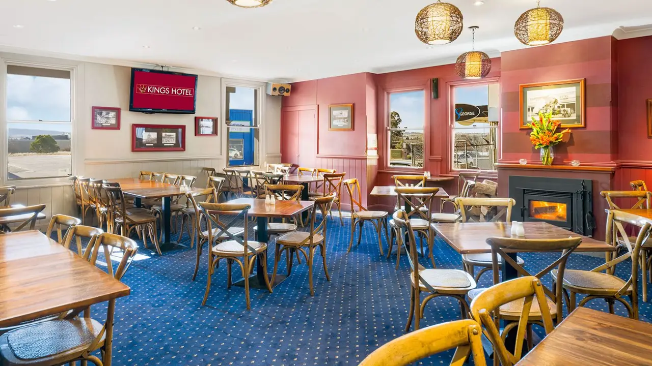 Our spacious dining room, featuring wood fireplace - The Kings Table，AU-NSWBathurst